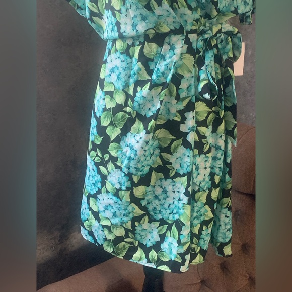 Jacklyn Smith Wrap Dress - Picture 6 of 9